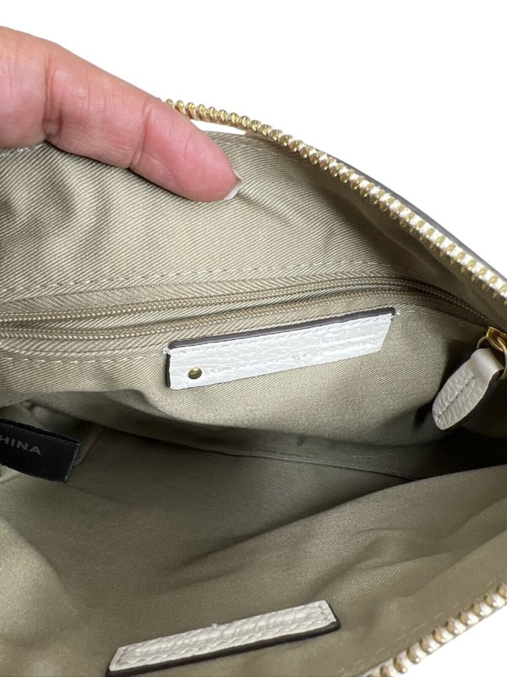 G.I.L.I. White Soft Leather Wristlet Clutch With Tassel Zipper & Beige Lining - Picture 2 of 2